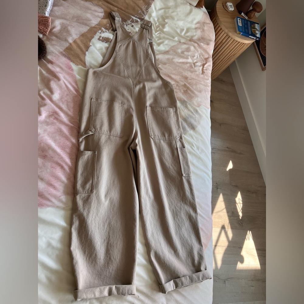 Aritzia TNA overalls - Picture 5 of 9